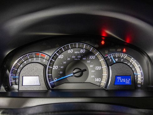 Used 2012 Toyota Camry SE w/ Leather Pkg FWD image 36