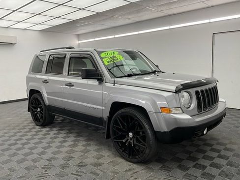 Used 2016 Jeep Patriot Sport image 3