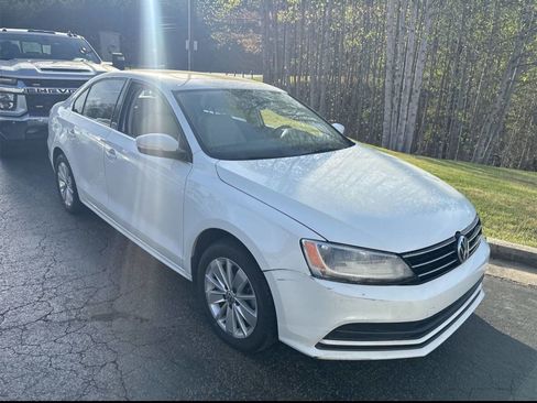 Used 2015 Volkswagen Jetta SE image 2