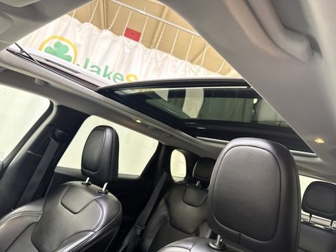 Used 2019 Jeep Cherokee Latitude Plus w/ Comfort/Convenience Group image 23