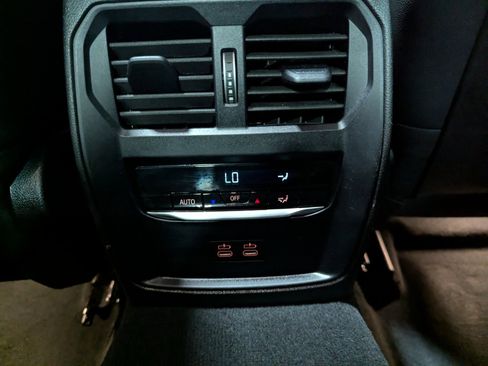 Used 2024 BMW 330i xDrive 330i xDrive w/ Convenience Package image 11