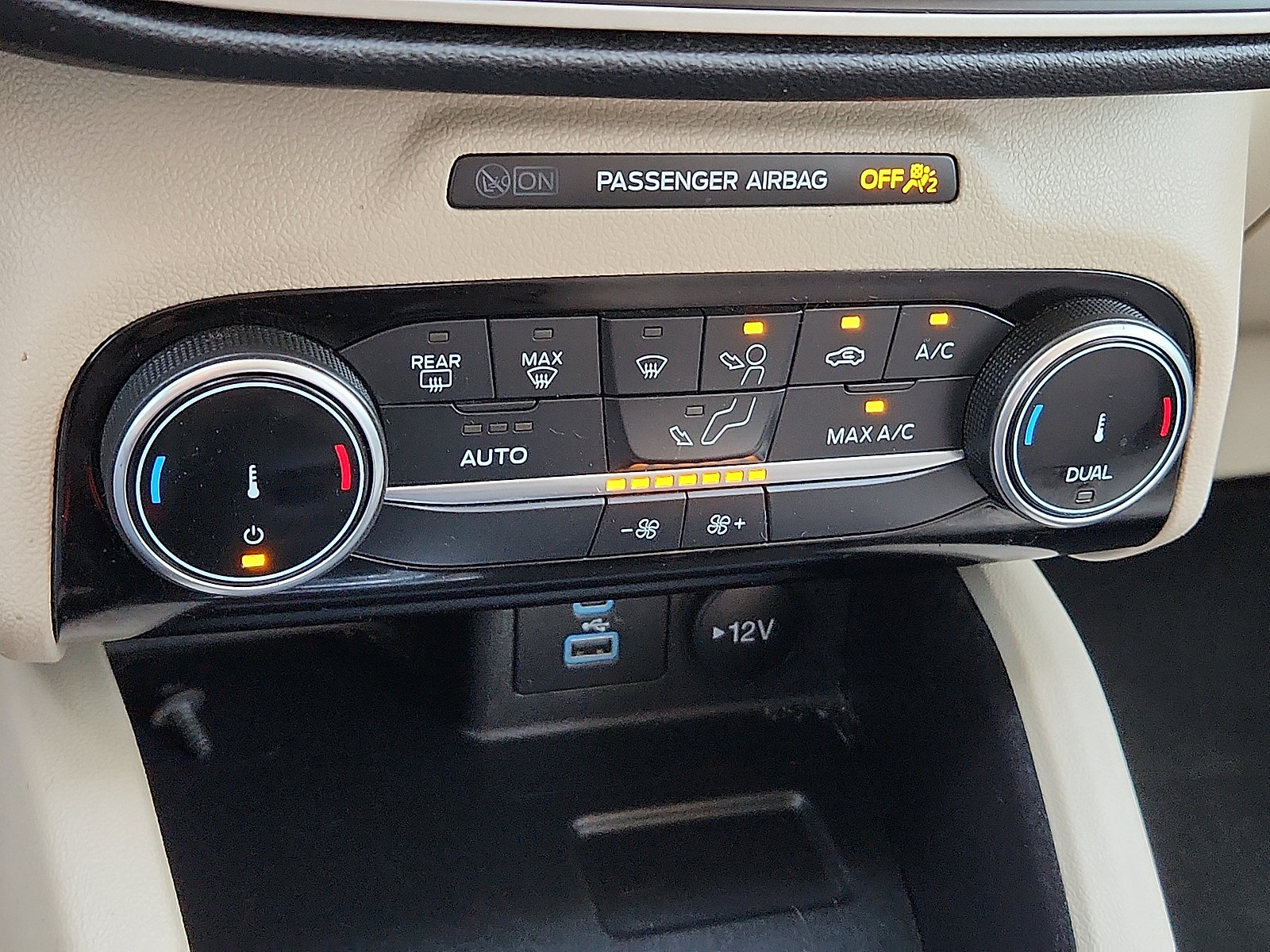 Used 2022 Ford Escape SE w/ Convenience Package FWD image 16