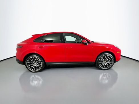 Used 2022 Porsche Cayenne Coupe image 8