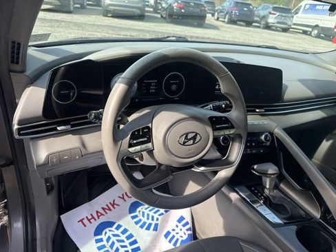 Used 2023 Hyundai Elantra SEL w/ Convenience Package image 17