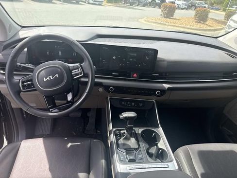 Certified 2026 Kia Carnival EX image 4