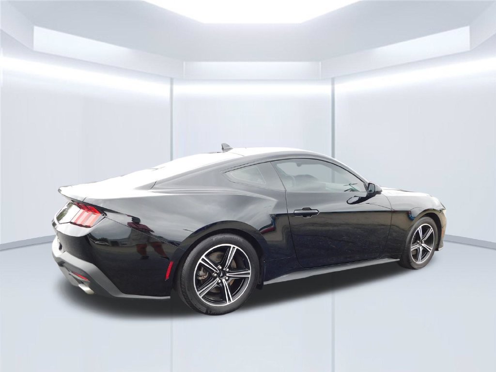 Used 2025 Ford Mustang Coupe RWD image 3