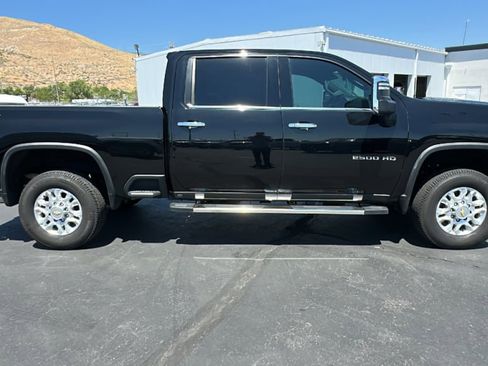 Used 2024 Chevrolet Silverado 2500 LTZ image 2