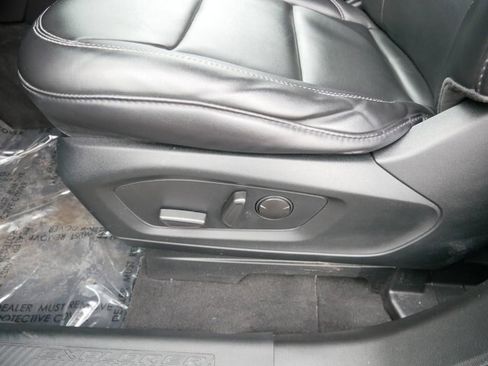 Certified 2022 Ford Explorer XLT w/ Equipment Group 202A image 8