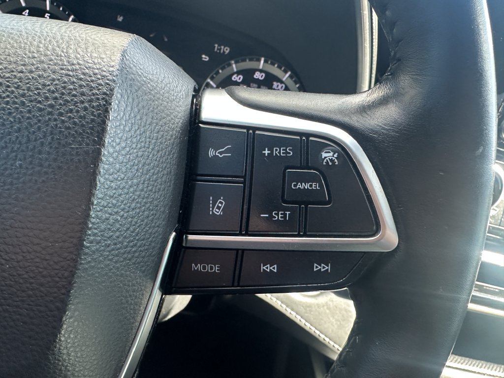 Used 2021 Toyota Highlander XLE AWD/4WD image 22