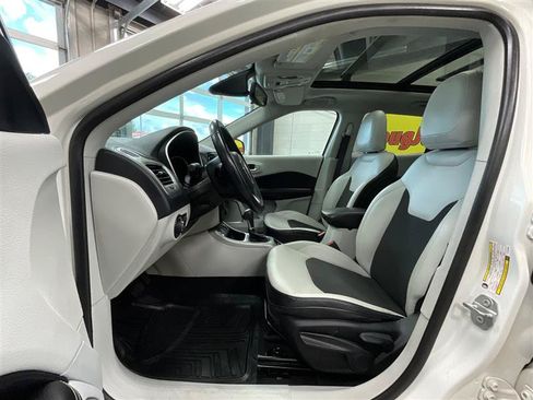 Used 2020 Jeep Compass Latitude FWD image 11