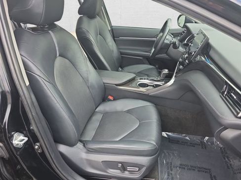 Used 2021 Toyota Camry XLE w/ Navigation Upgrade Package image 10