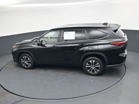 Used 2023 Toyota Highlander L image 26