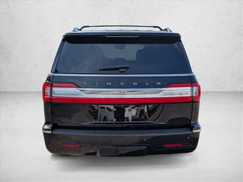 Used 2018 Lincoln Navigator L Select AWD/4WD image 7