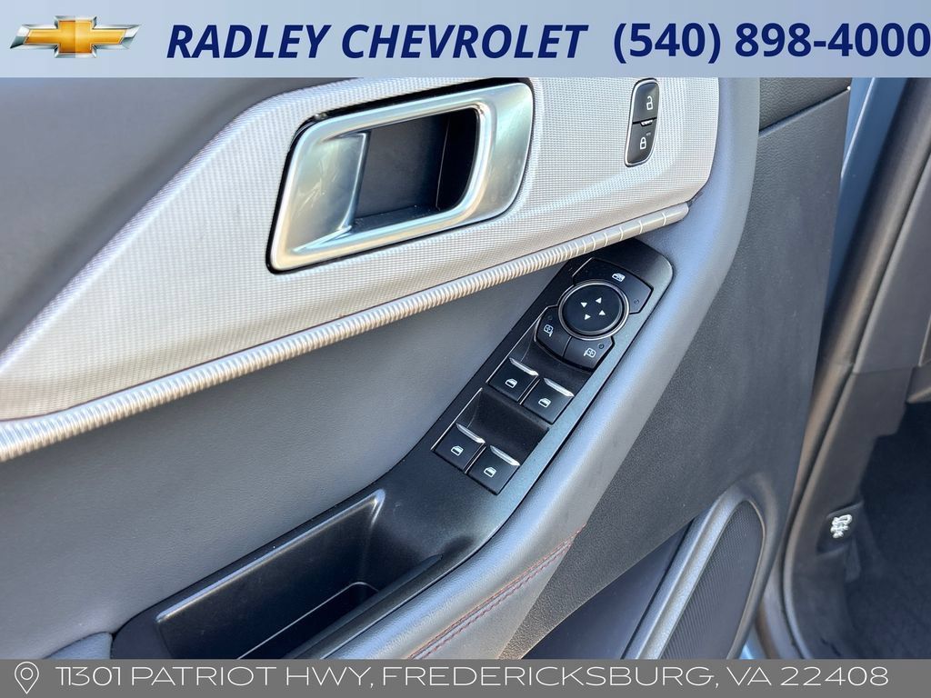 Used 2025 Ford Explorer Active AWD/4WD image 5