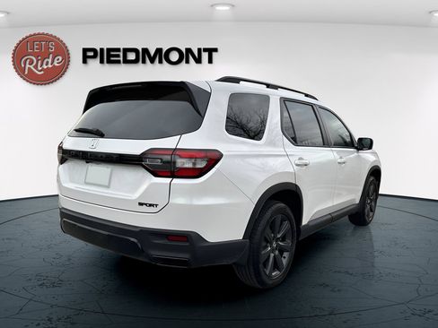 New 2026 Honda Pilot Sport image 3