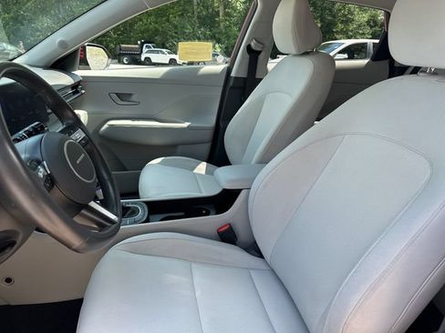 Used 2025 Hyundai Kona SEL FWD image 35