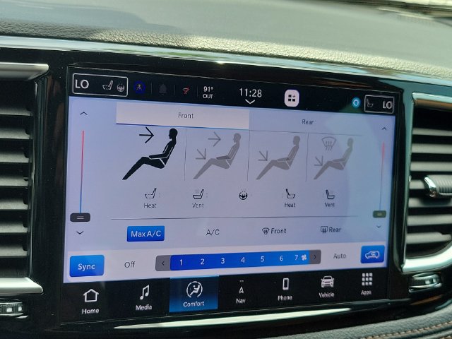 New 2026 Chrysler Pacifica Pinnacle w/ Trailer Tow Group AWD/4WD image 22