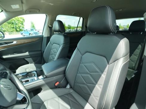 Used 2025 Volkswagen Atlas SE FWD image 39