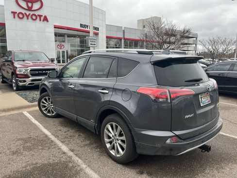 Used 2017 Toyota RAV4 Limited image 3