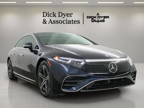 Used 2023 Mercedes-Benz EQS 580 4MATIC Sedan image 3