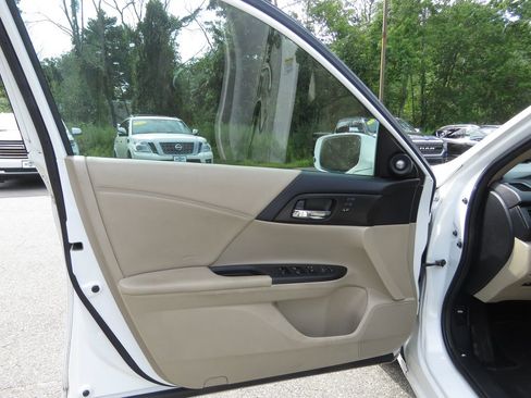 Used 2015 Honda Accord EX-L image 9
