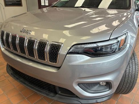 Used 2019 Jeep Cherokee Latitude Plus image 9