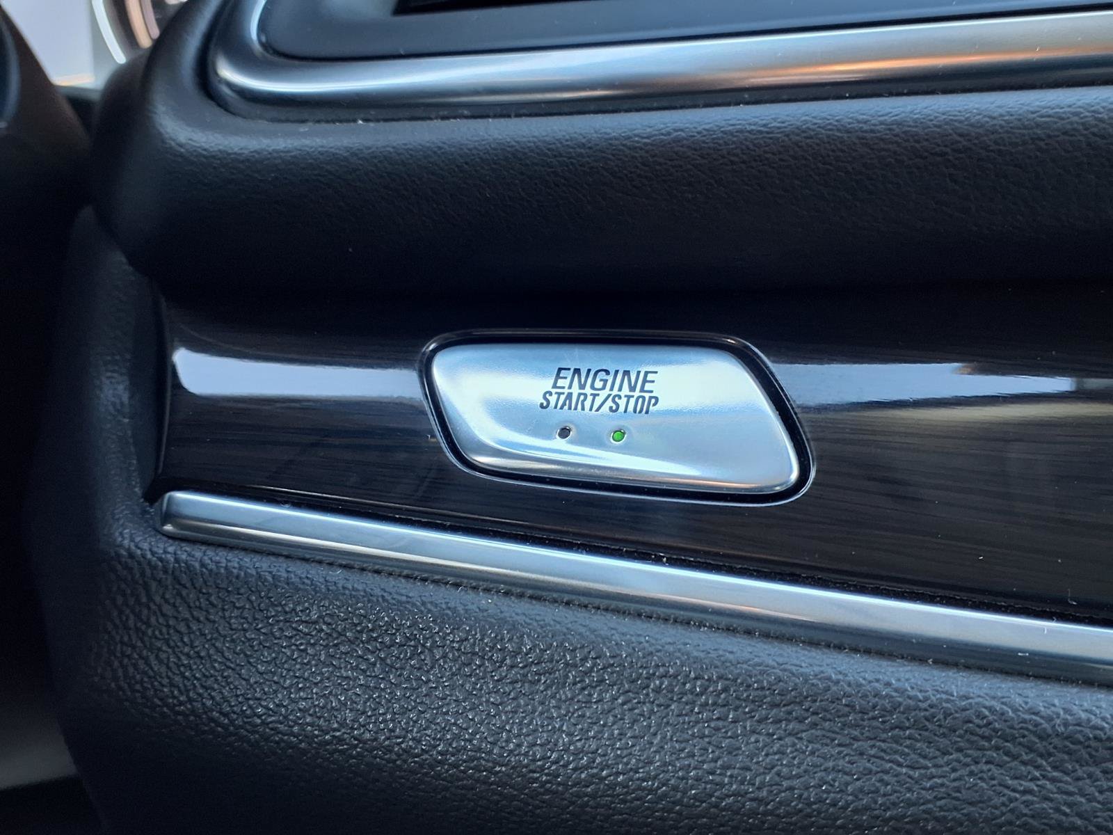 Used 2023 Buick Enclave Essence AWD/4WD image 14