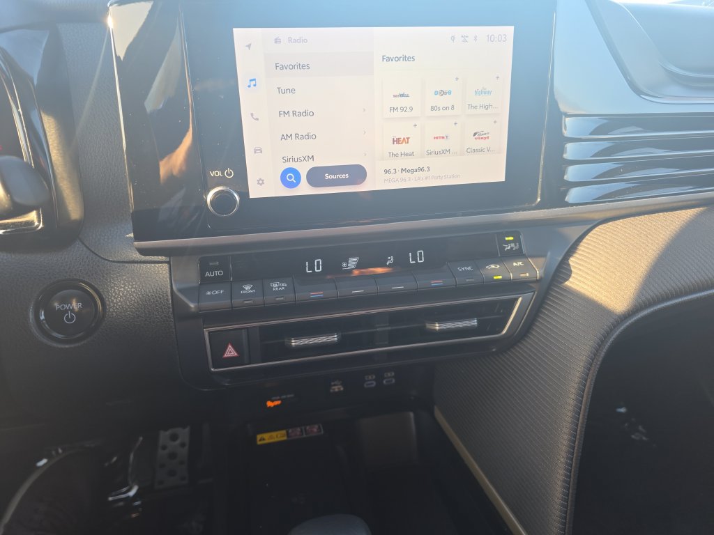 Used 2025 Toyota Camry SE w/ Convenience Package FWD image 11