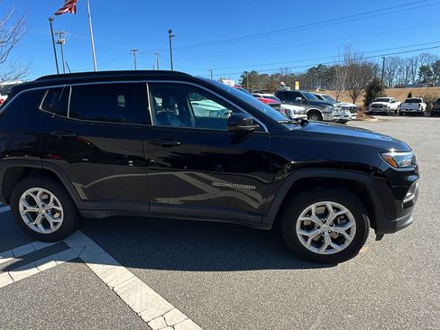 Used 2024 Jeep Compass Latitude image 7
