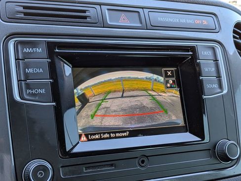 Used 2016 Volkswagen Tiguan S image 22