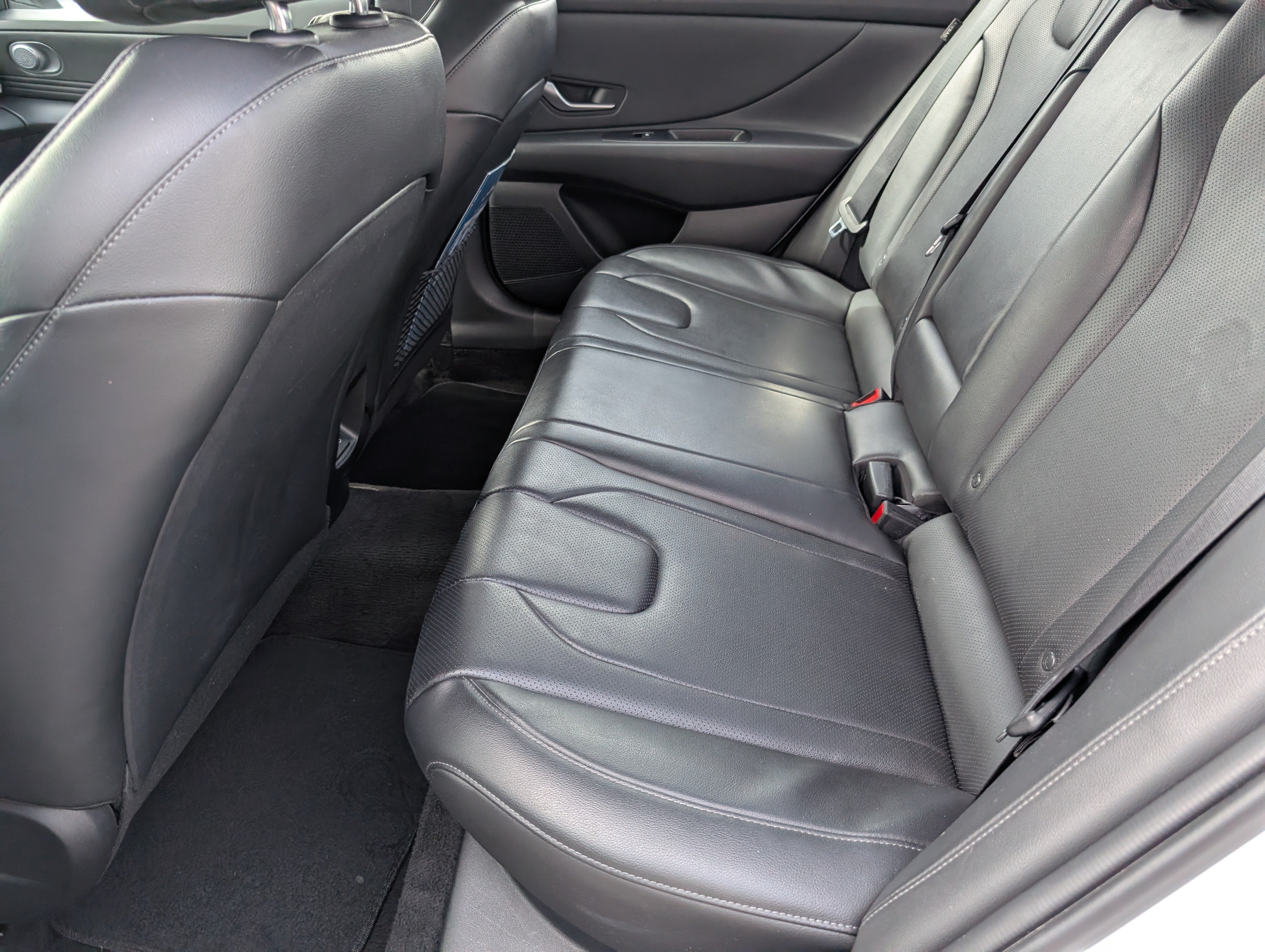 Used 2025 Hyundai Elantra Limited FWD image 29
