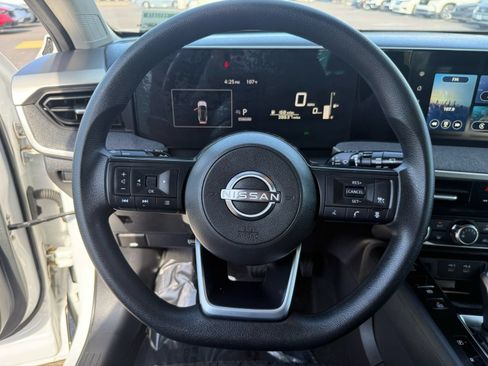 Used 2025 Nissan Kicks SV FWD image 16