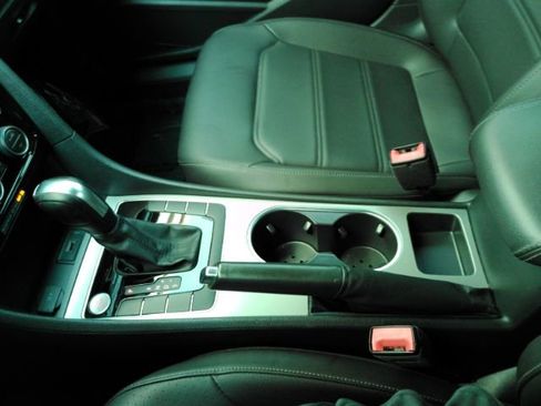 Used 2022 Volkswagen Passat 2.0T SE image 41