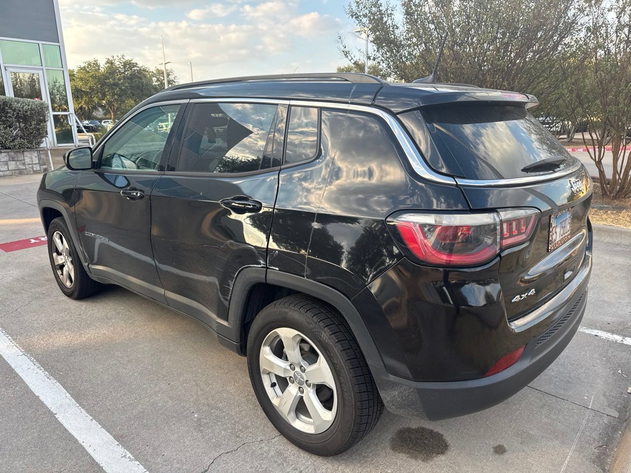 Used 2018 Jeep Compass Latitude w/ Popular Equipment Group AWD/4WD image 4