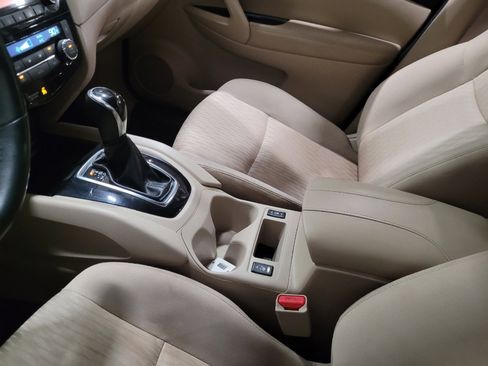 Used 2017 Nissan Rogue SV image 26