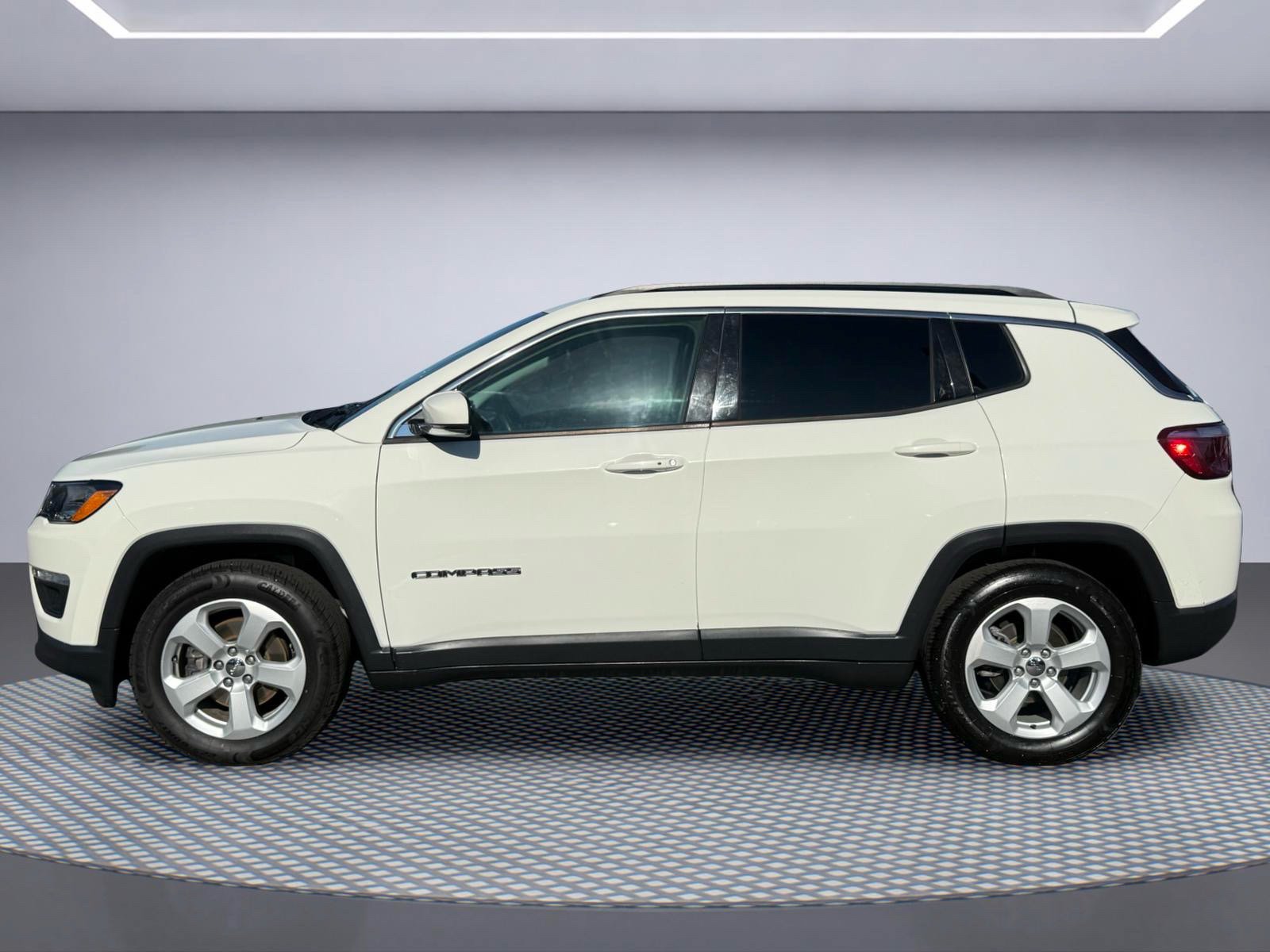 Used 2021 Jeep Compass Latitude FWD image 3
