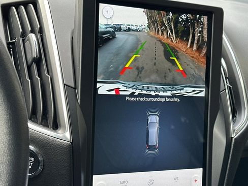 Used 2024 Ford Edge Titanium image 23