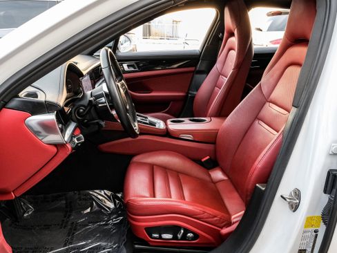 Used 2018 Porsche Panamera image 3