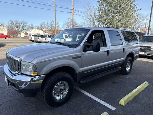 Used 2003 Ford Excursion XLT image 2
