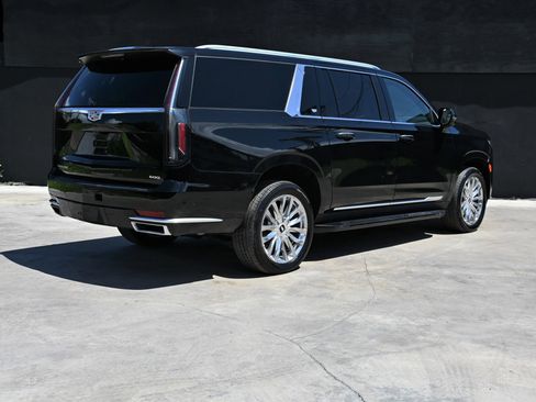 Used 2022 Cadillac Escalade ESV Premium Luxury image 5