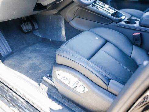 Certified 2026 Porsche Macan S image 14