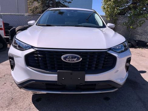 Used 2025 Ford Escape Platinum AWD/4WD image 29