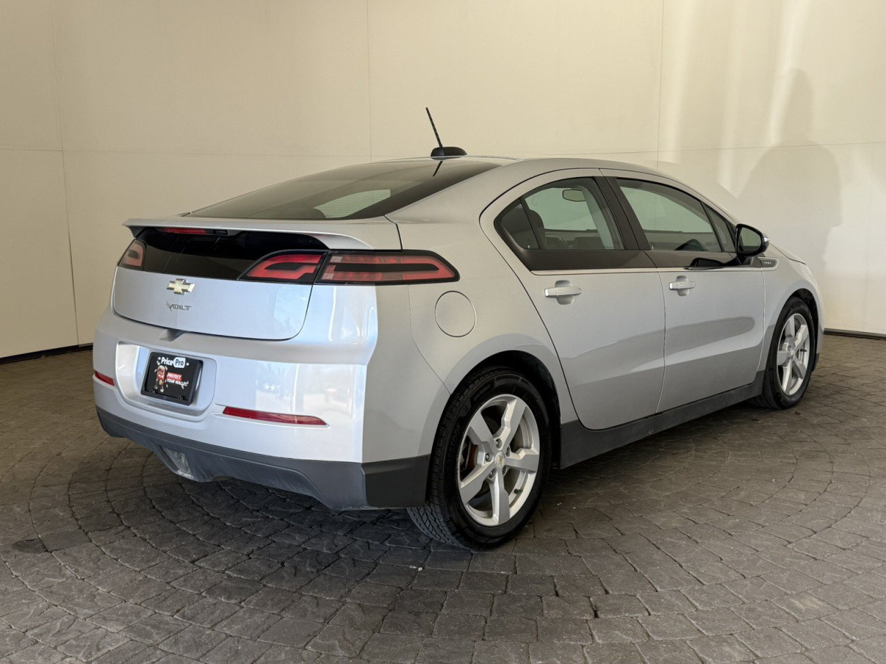 Used 2015 Chevrolet Volt FWD image 9