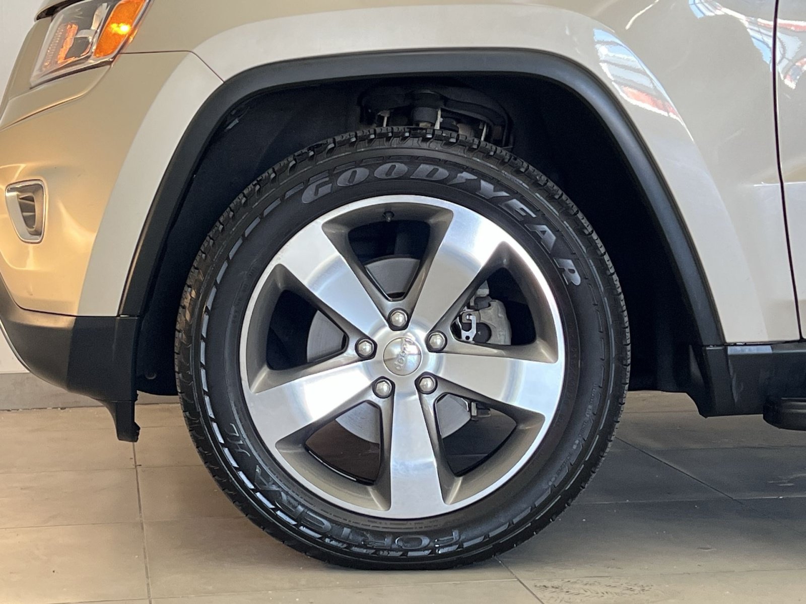 Used 2014 Jeep Grand Cherokee Limited w/ Trailer Tow Group IV AWD/4WD image 11