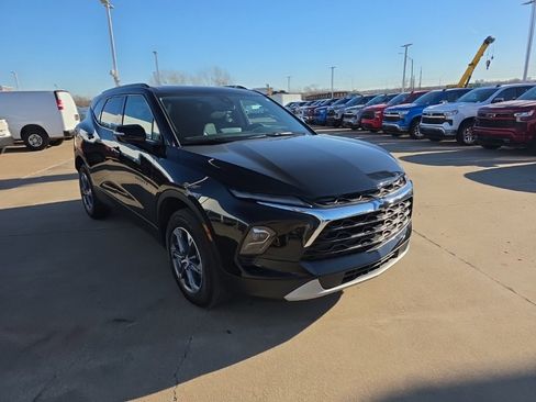 Used 2023 Chevrolet Blazer LT image 3