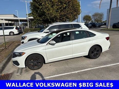 Certified 2023 Volkswagen Jetta SE w/ Panoramic Sunroof Package image 2