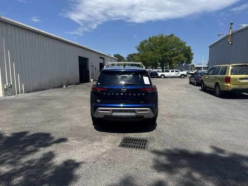 Used 2023 Nissan Pathfinder SL FWD image 6