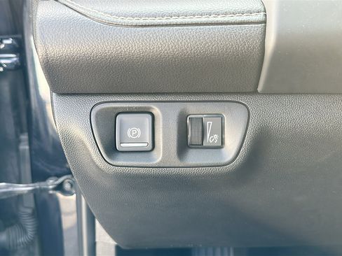 Used 2021 GMC Acadia SLE w/ Driver Convenience Package image 14