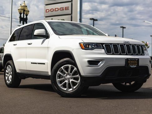 Used 2022 Jeep Grand Cherokee Laredo X image 1