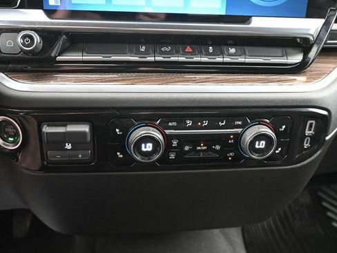 Used 2025 Chevrolet Silverado 2500 LT w/ Convenience Package AWD/4WD image 16